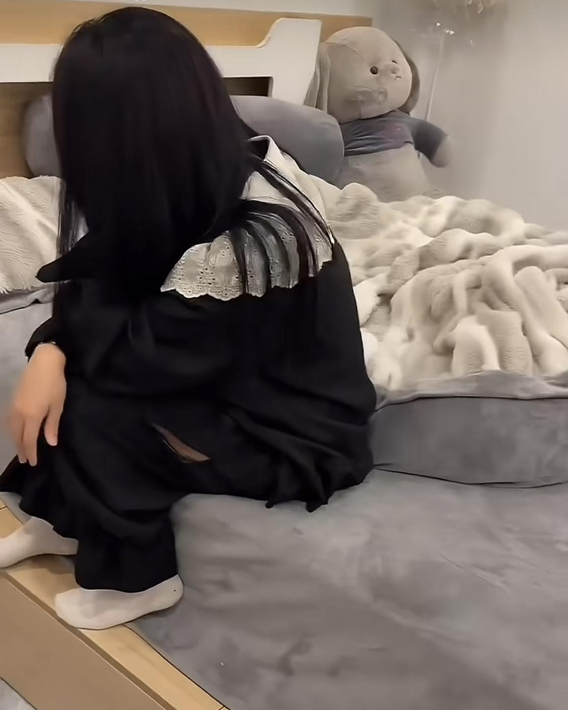 EM GÁI 2K6 ĐI THUÊ PHÒNG TẦNG 2 NHƯNG LẠI NGỦ NHẦM PHÒNG TẦNG 5